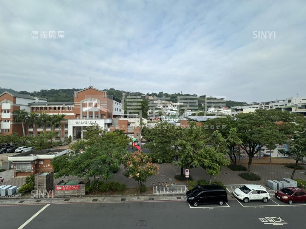 哈瑪星捷運站翻新金透店房屋室內格局與周邊環境