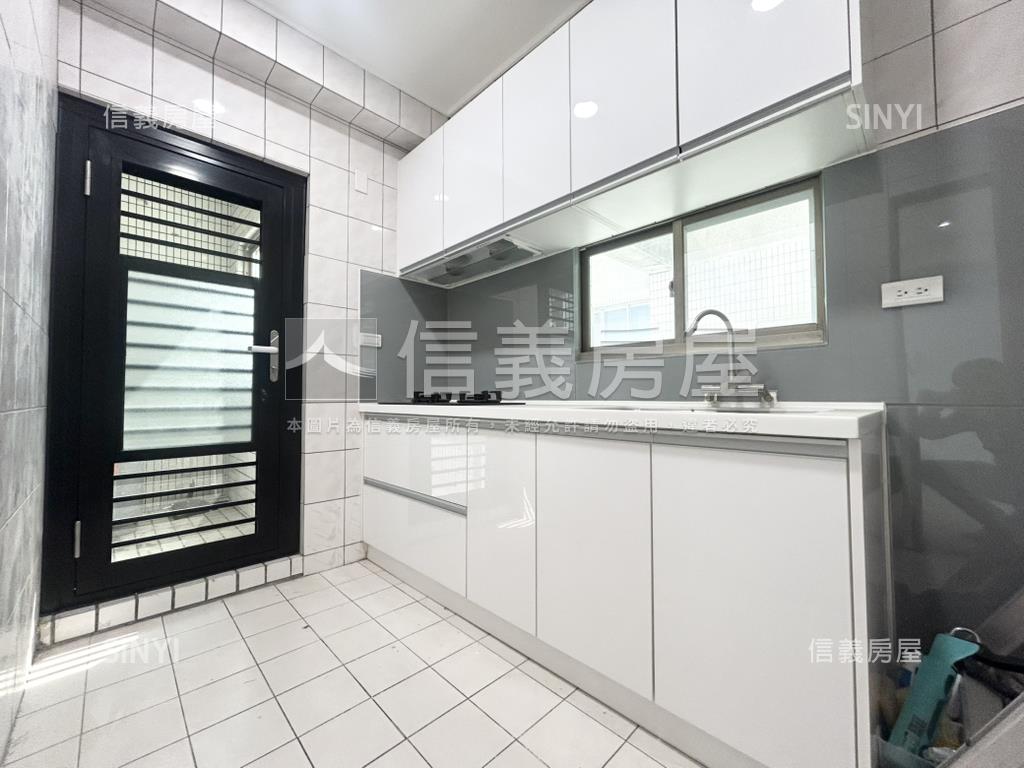 花園樓閣三房平車房屋室內格局與周邊環境