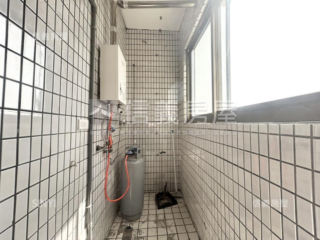 花園樓閣三房平車房屋室內格局與周邊環境