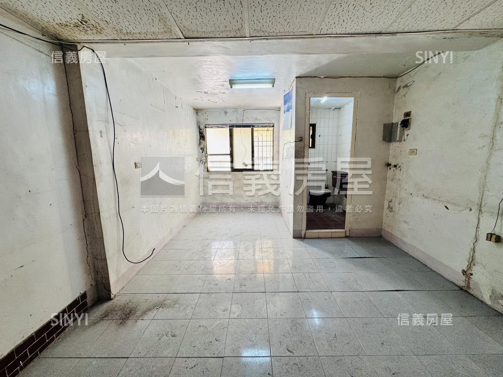 綠園道有天然瓦斯騎樓透天房屋室內格局與周邊環境