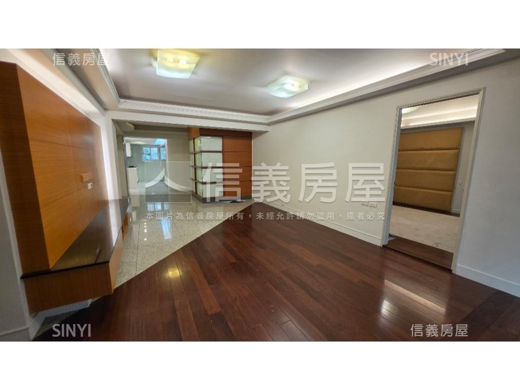 天東華廈坡平車位房屋室內格局與周邊環境