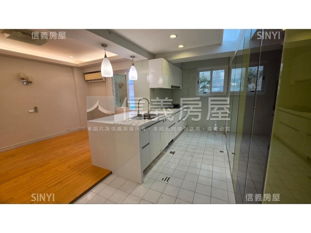 天東華廈坡平車位房屋室內格局與周邊環境