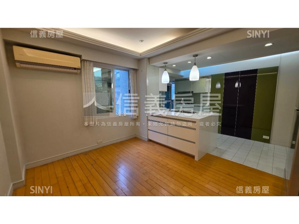 天東華廈坡平車位房屋室內格局與周邊環境