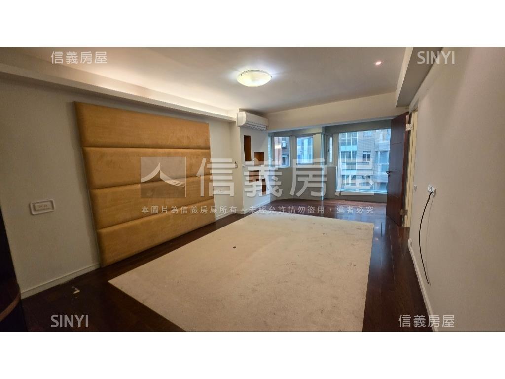 天東華廈坡平車位房屋室內格局與周邊環境