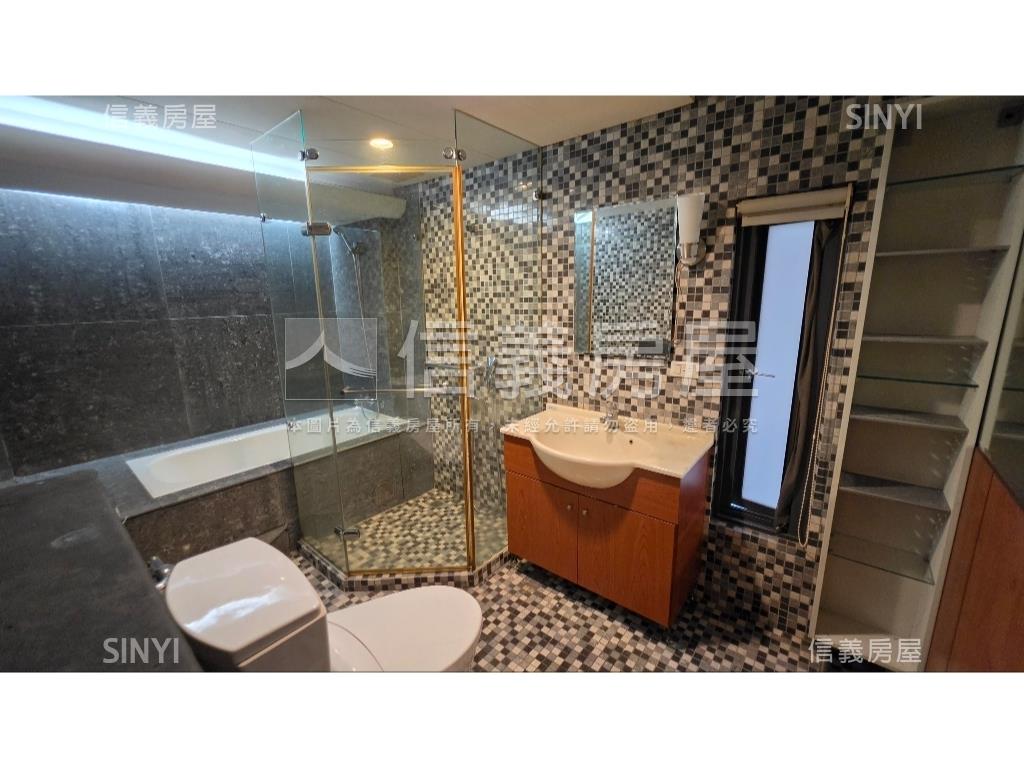 天東華廈坡平車位房屋室內格局與周邊環境