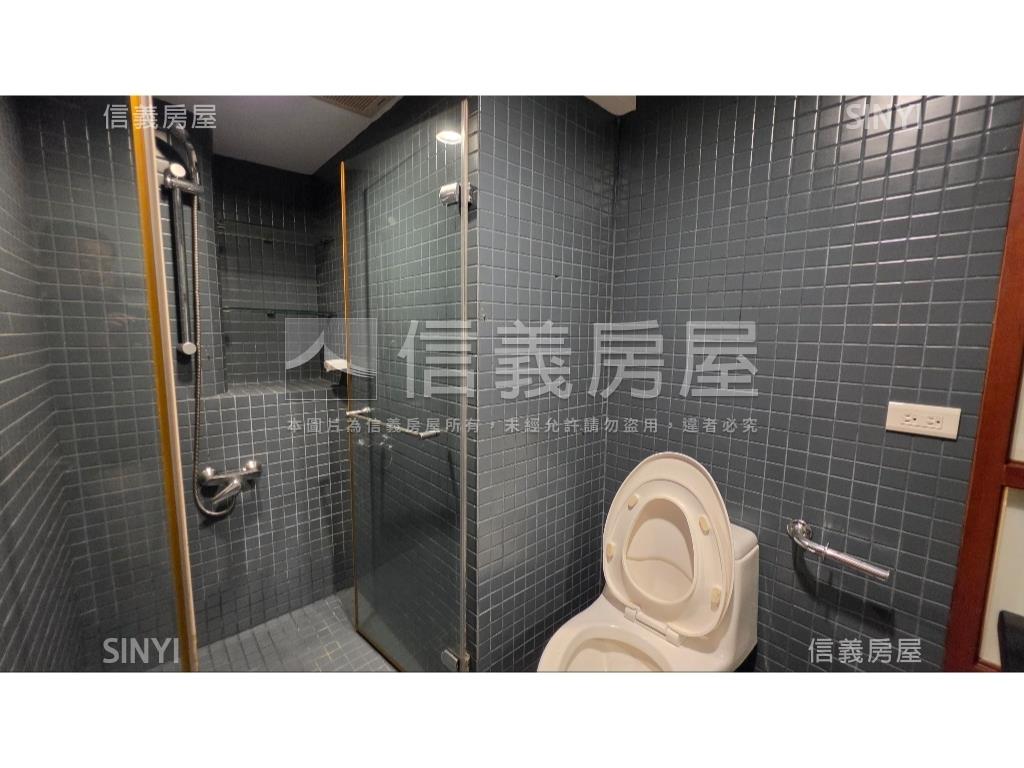 天東華廈坡平車位房屋室內格局與周邊環境