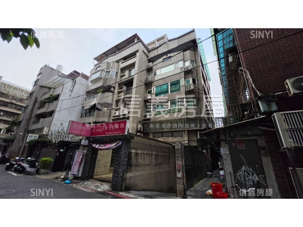 天東華廈坡平車位房屋室內格局與周邊環境