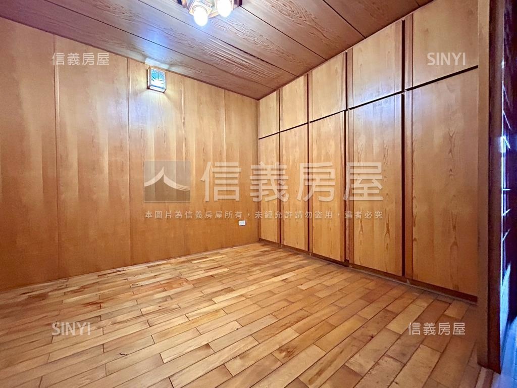 近鳳山車站正街透天房屋室內格局與周邊環境