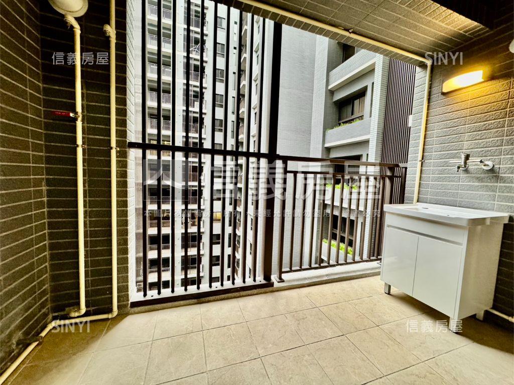 全新｜電梯２房附坡平車位房屋室內格局與周邊環境