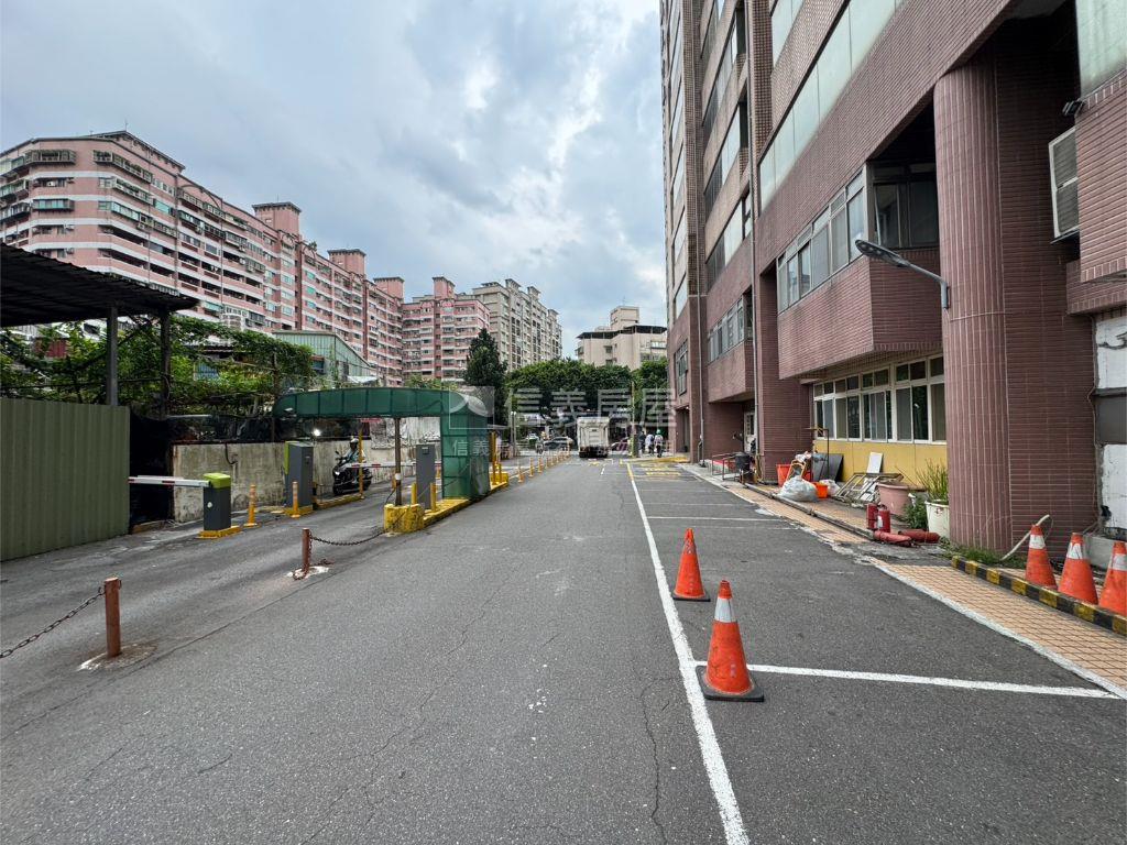 ★新接領袖天下廠辦★房屋室內格局與周邊環境