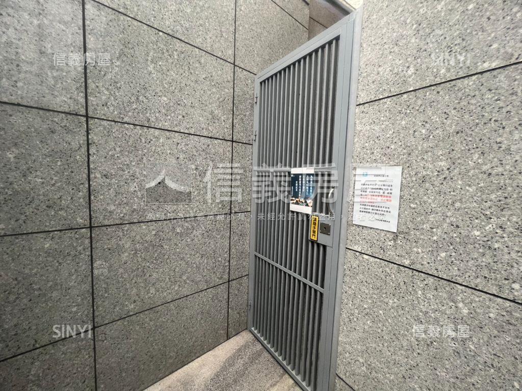 稀有後山埤忠孝界車位２房房屋室內格局與周邊環境