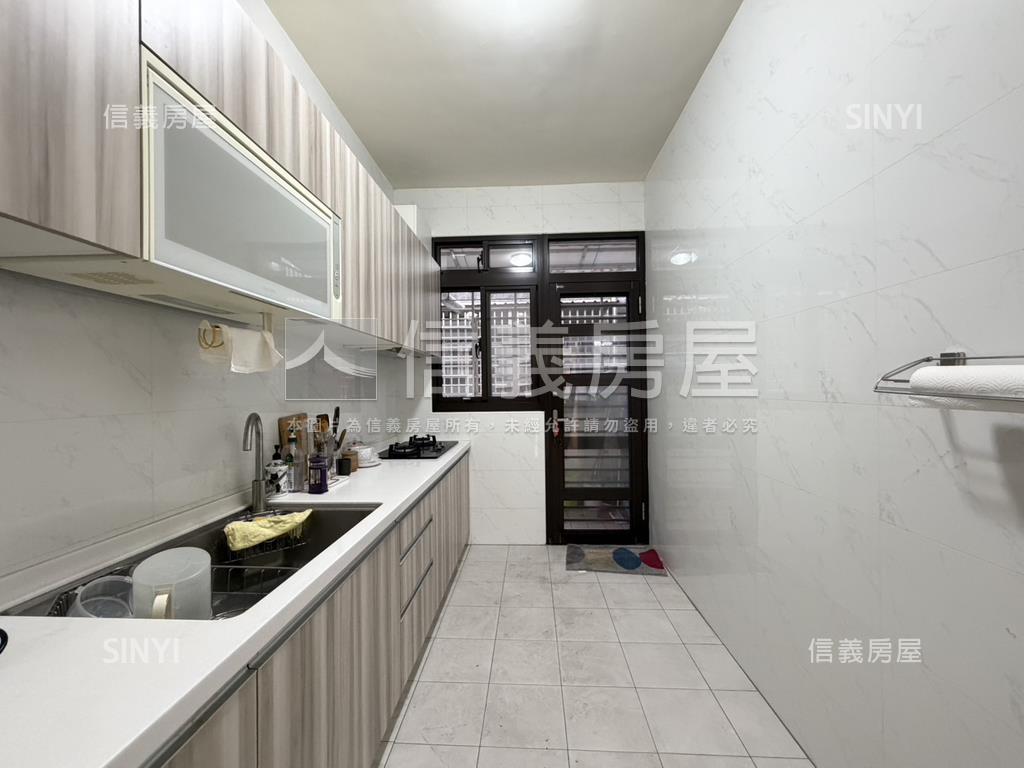萬隆方正美麗頂加帶裝潢房屋室內格局與周邊環境