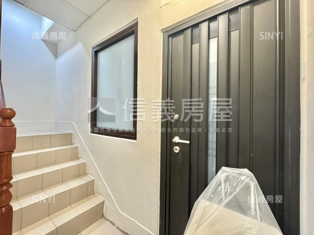 文化中心人來人往翻新店住房屋室內格局與周邊環境