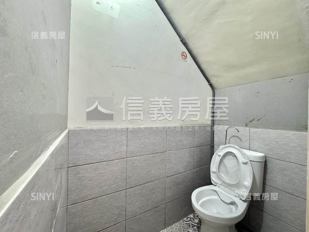 文化中心人來人往翻新店住房屋室內格局與周邊環境
