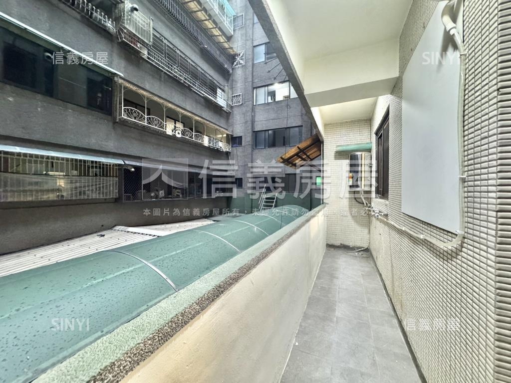 文化中心人來人往翻新店住房屋室內格局與周邊環境
