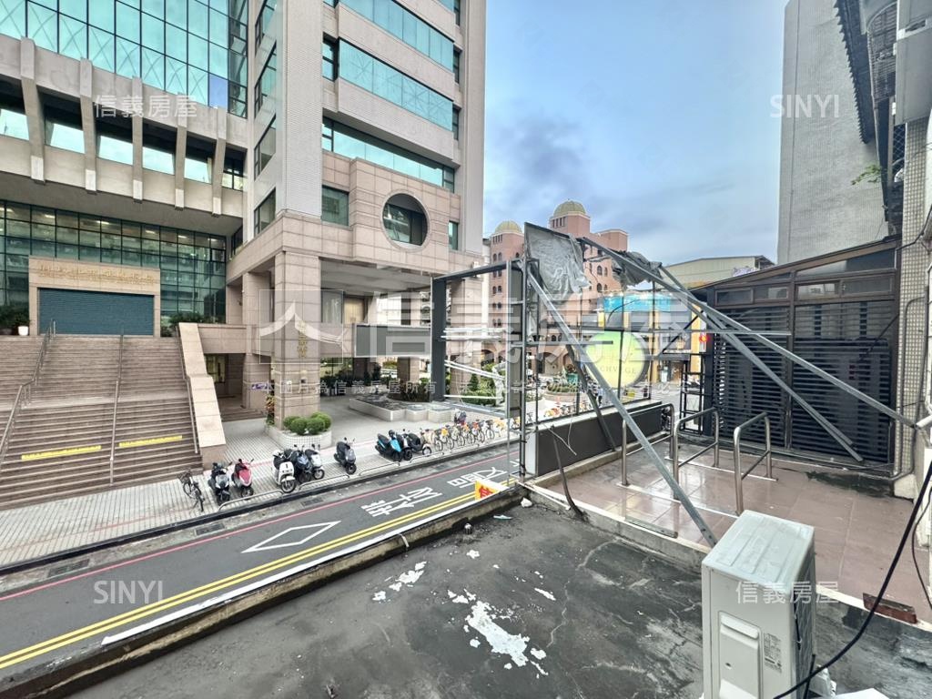 文化中心人來人往翻新店住房屋室內格局與周邊環境