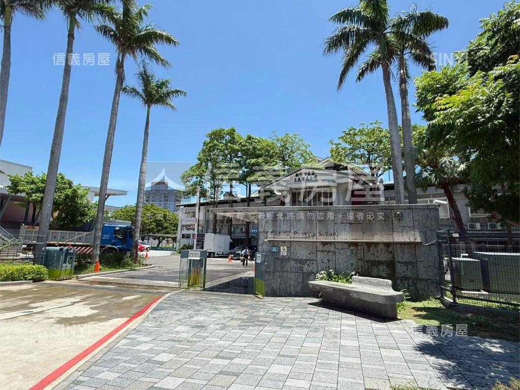 民生路臨路黃金收租店面房屋室內格局與周邊環境