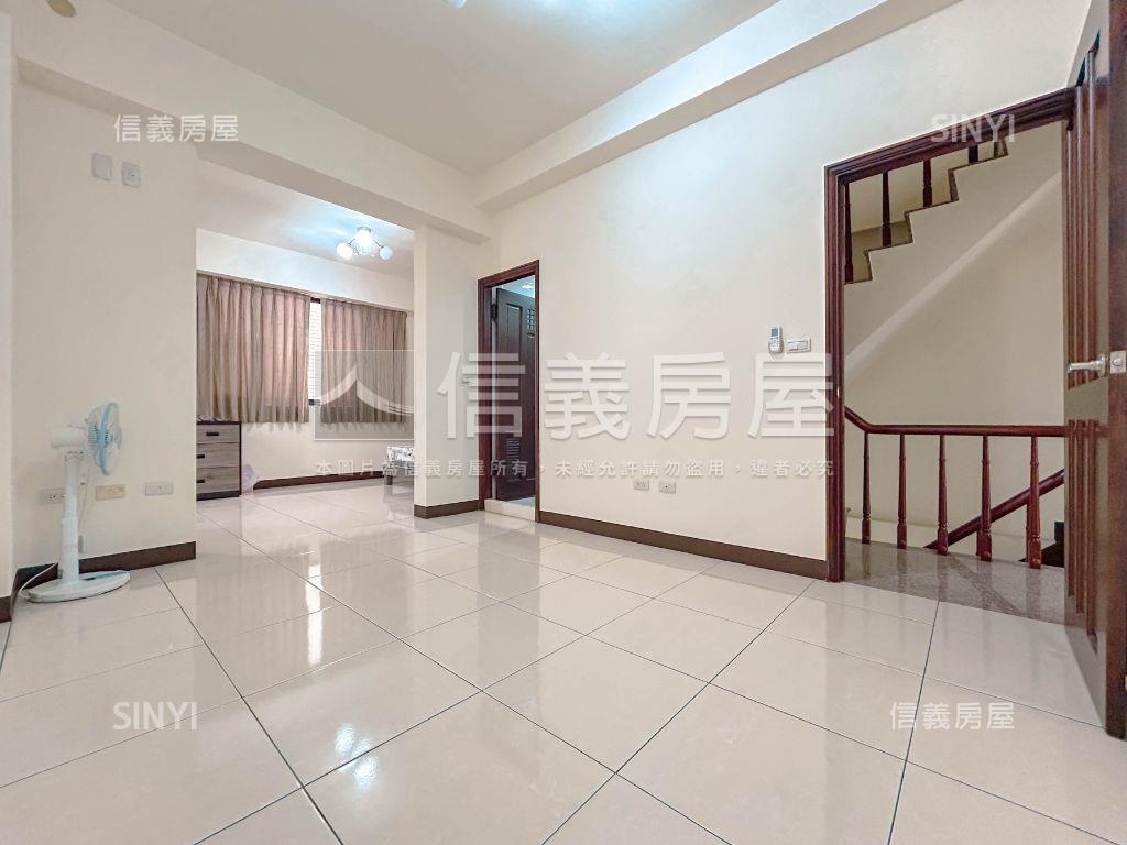 大灣輕屋齡角窗店面房屋室內格局與周邊環境