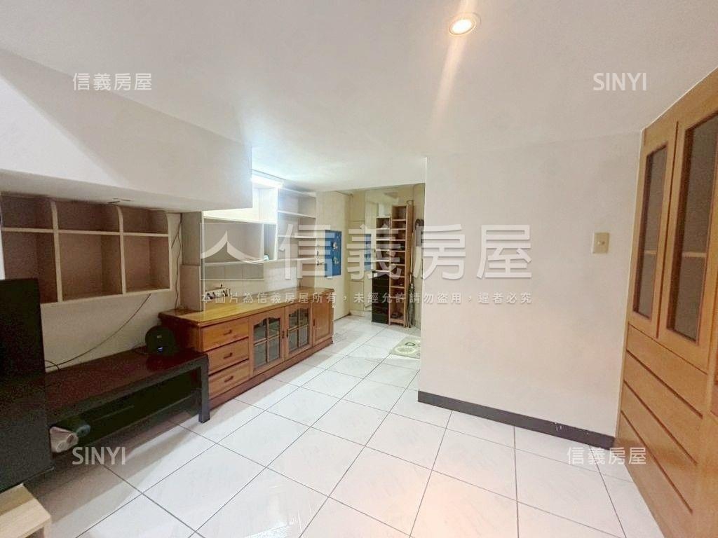 挑高溫馨捷運美宅房屋室內格局與周邊環境