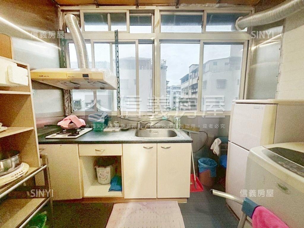 挑高溫馨捷運美宅房屋室內格局與周邊環境