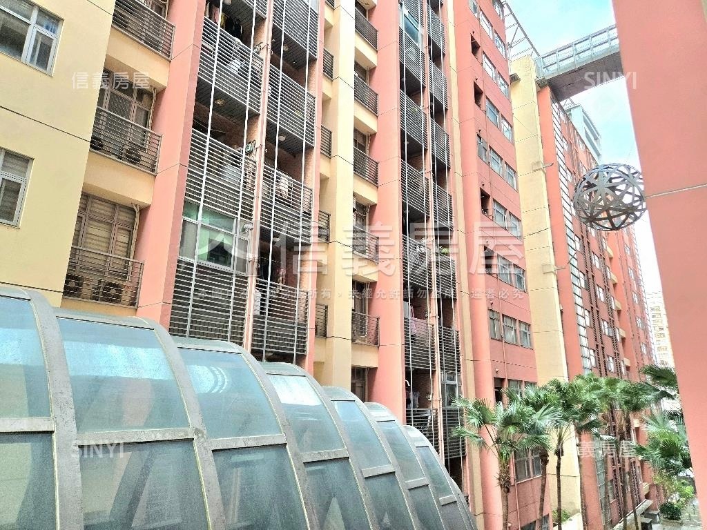 捷運旁挑高建築帶車位房屋室內格局與周邊環境