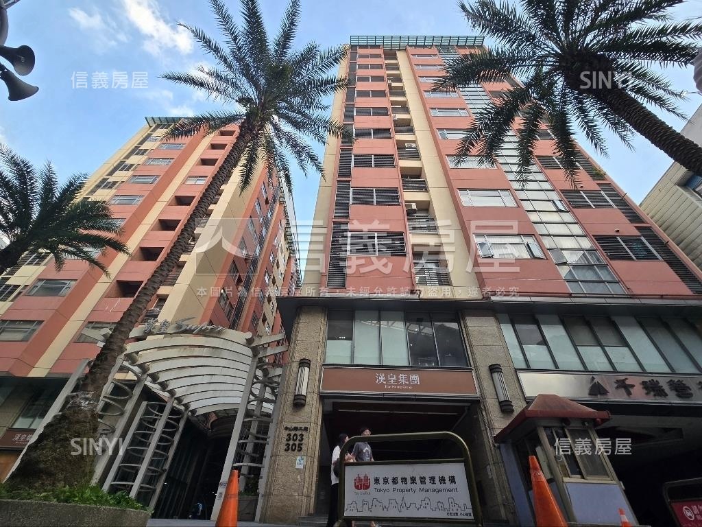 捷運旁挑高建築帶車位房屋室內格局與周邊環境