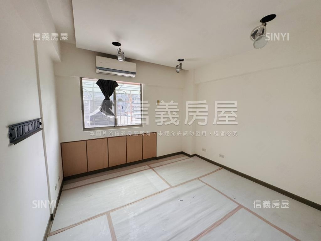 近板南線頂埔電梯三房車位房屋室內格局與周邊環境