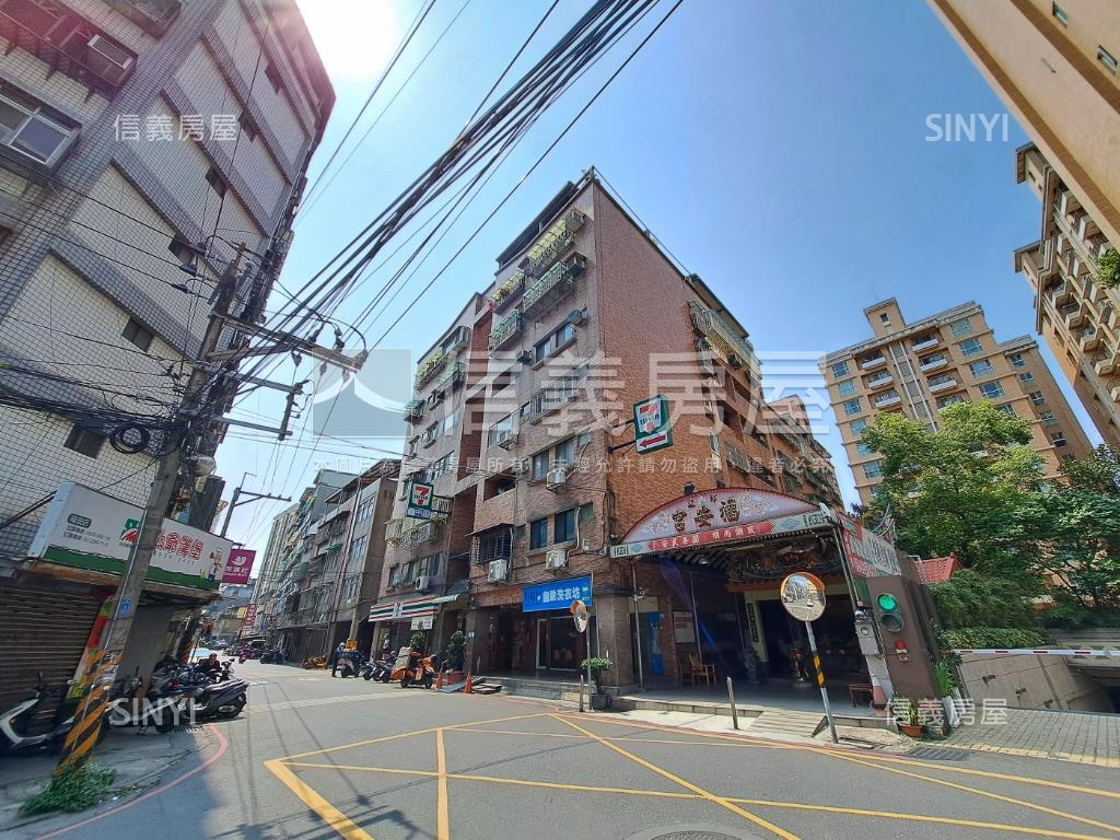 近板南線頂埔電梯三房車位房屋室內格局與周邊環境