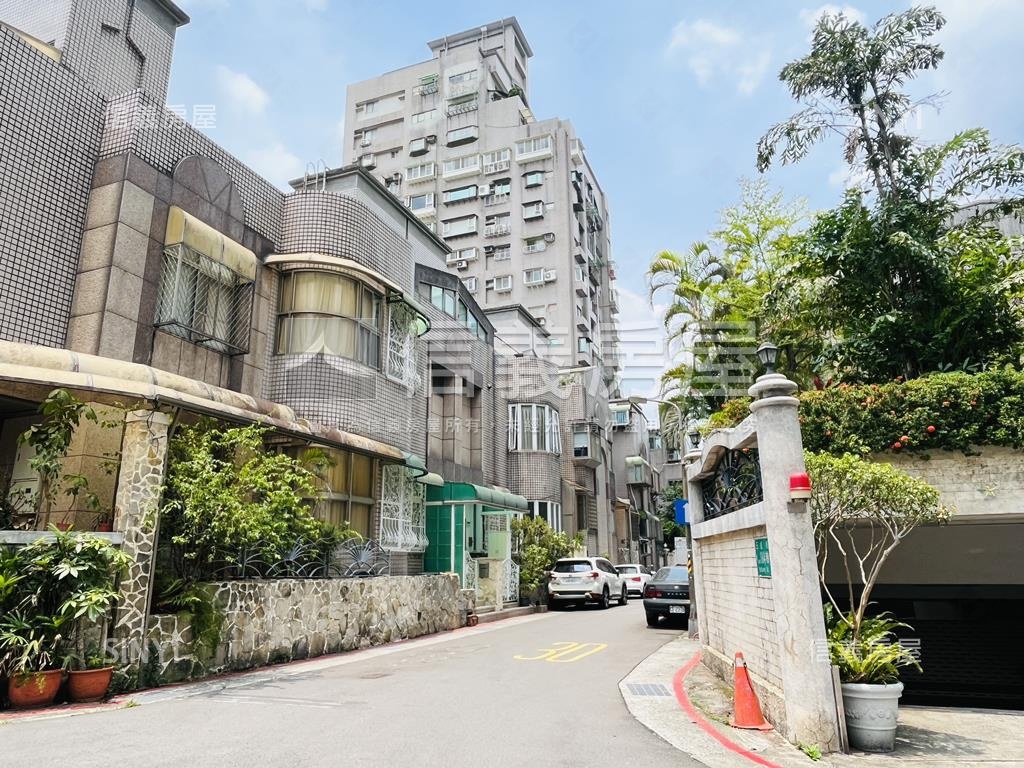 近信義區稀有透天別墅房屋室內格局與周邊環境