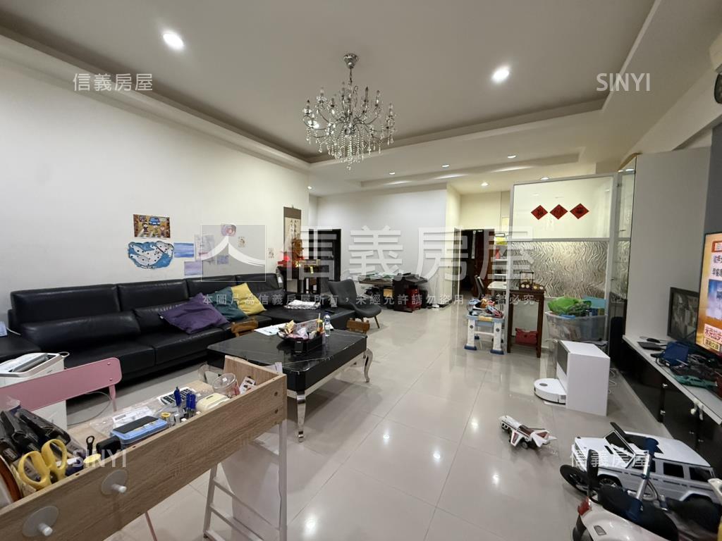 龍岡黃金傳家３樓透天厝房屋室內格局與周邊環境