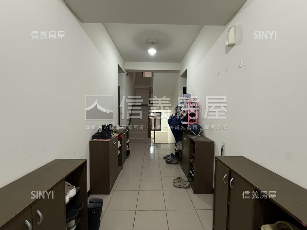 龍岡黃金傳家３樓透天厝房屋室內格局與周邊環境