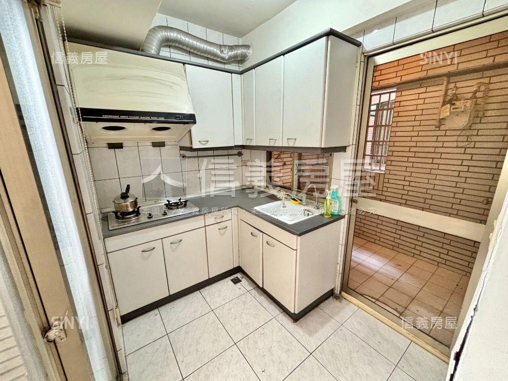 已退租！五期樓店＋車位房屋室內格局與周邊環境