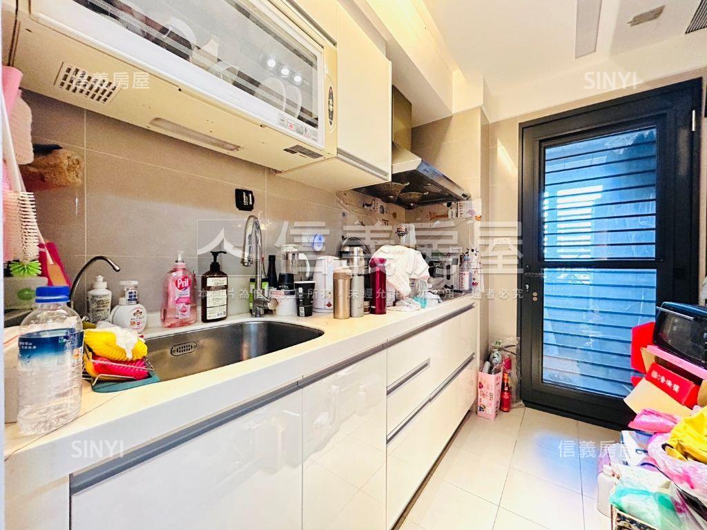 長安東路高樓層帶車位房屋室內格局與周邊環境