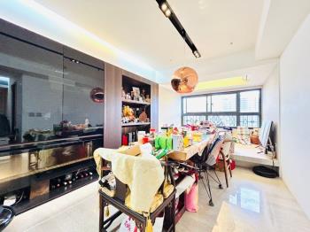 長安東路高樓層帶車位