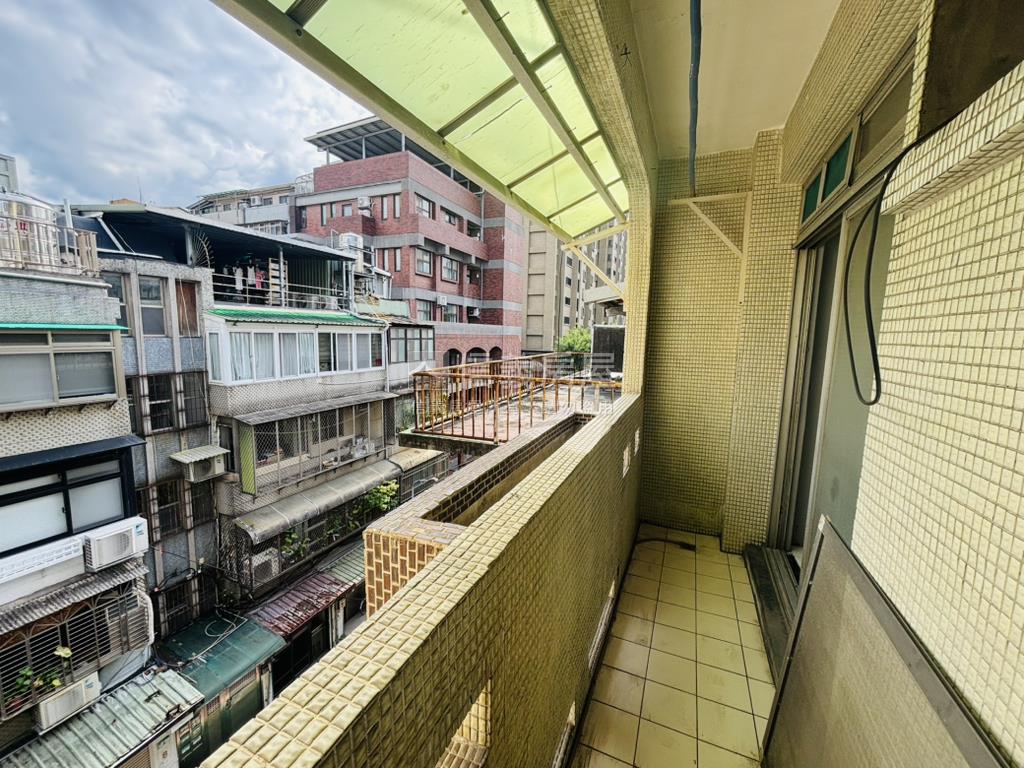 朱崙街靜巷公寓稀有釋出房屋室內格局與周邊環境