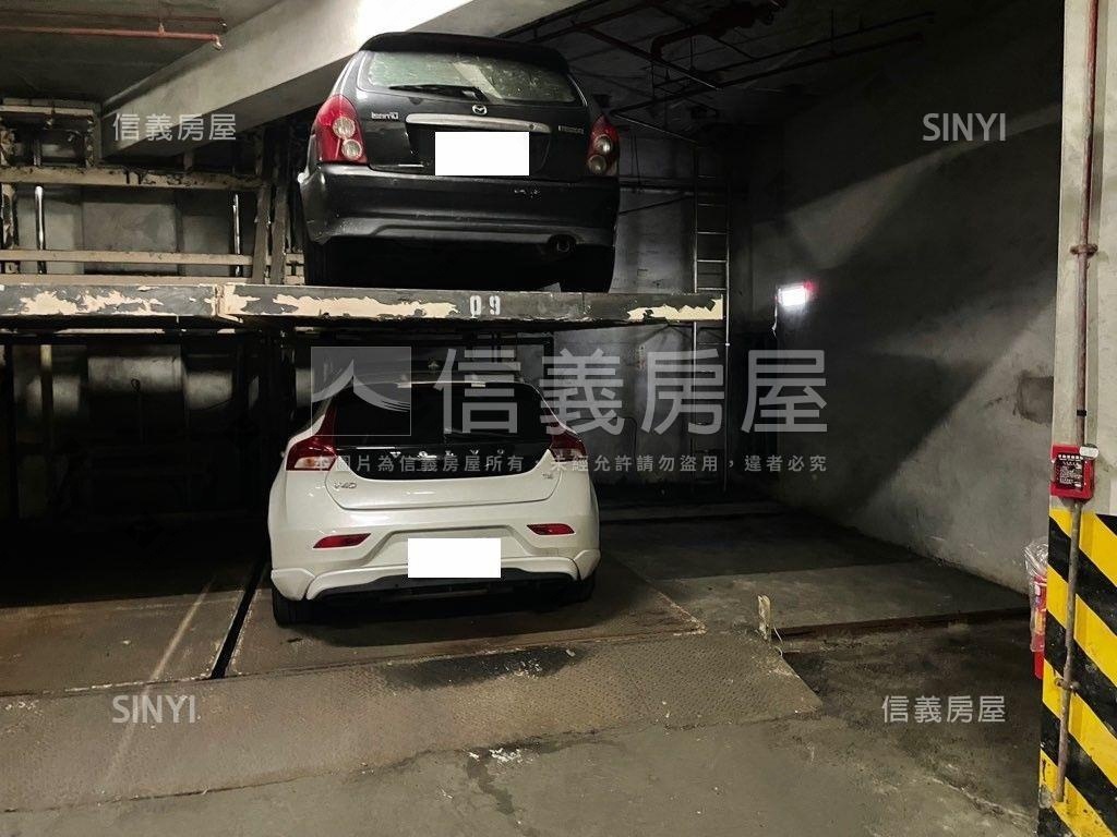 忠孝大戶雙車位房屋室內格局與周邊環境