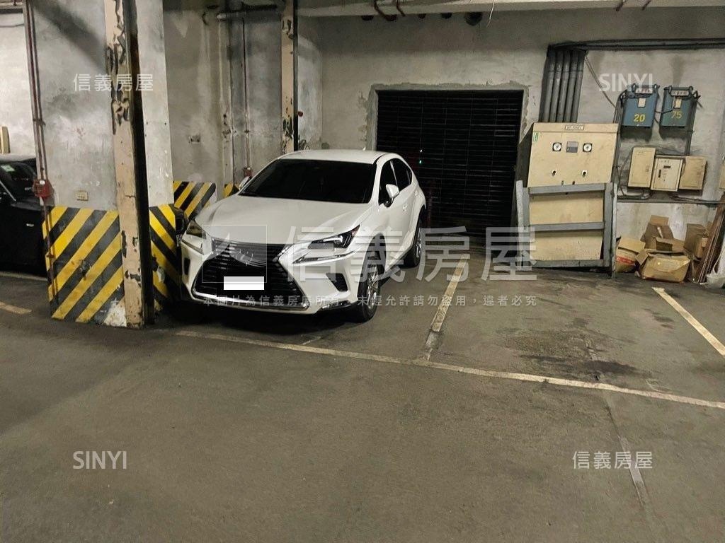 忠孝大戶雙車位房屋室內格局與周邊環境