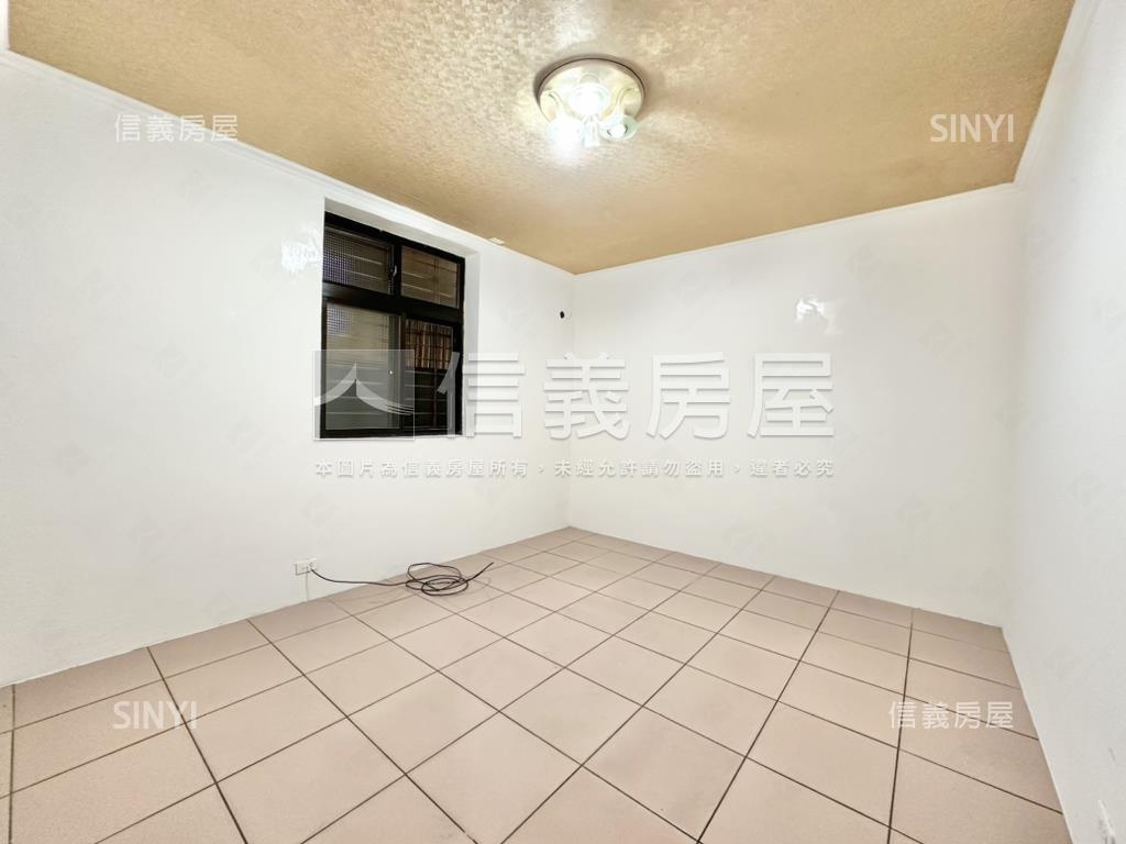 中正路邊間一樓停車方便房屋室內格局與周邊環境