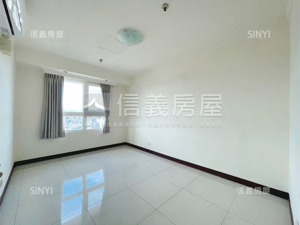 捷運後棟高樓景觀四房車位房屋室內格局與周邊環境