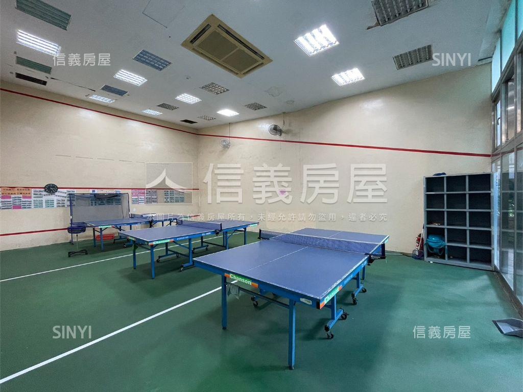 捷運後棟高樓景觀四房車位房屋室內格局與周邊環境