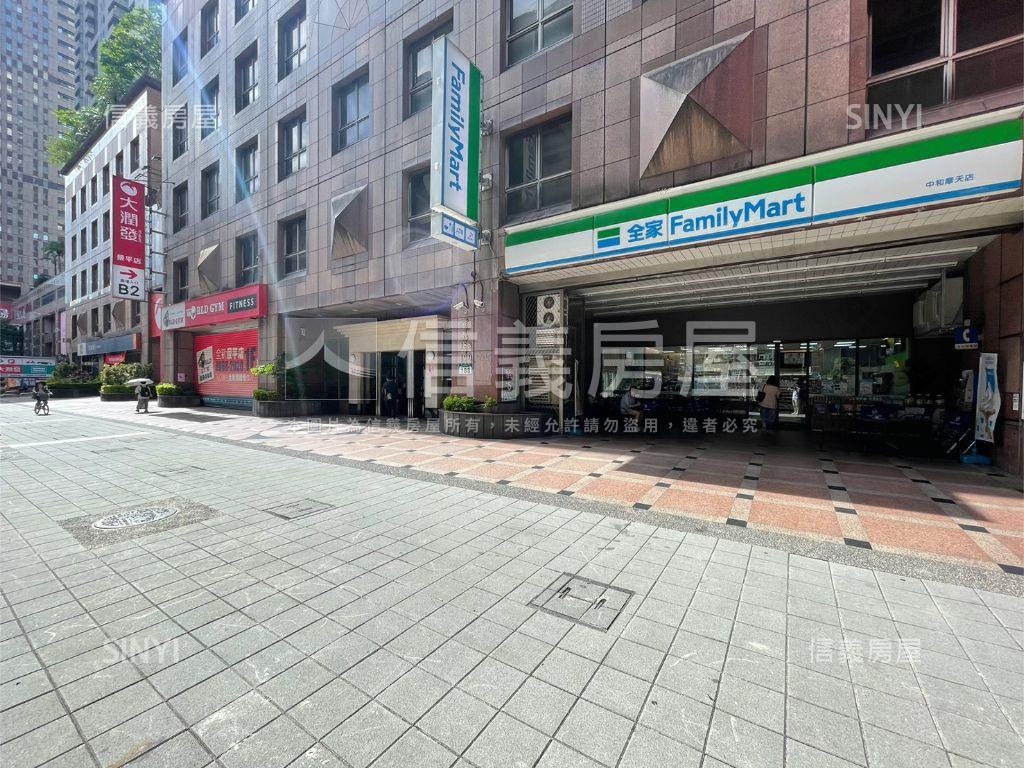 捷運後棟高樓景觀四房車位房屋室內格局與周邊環境