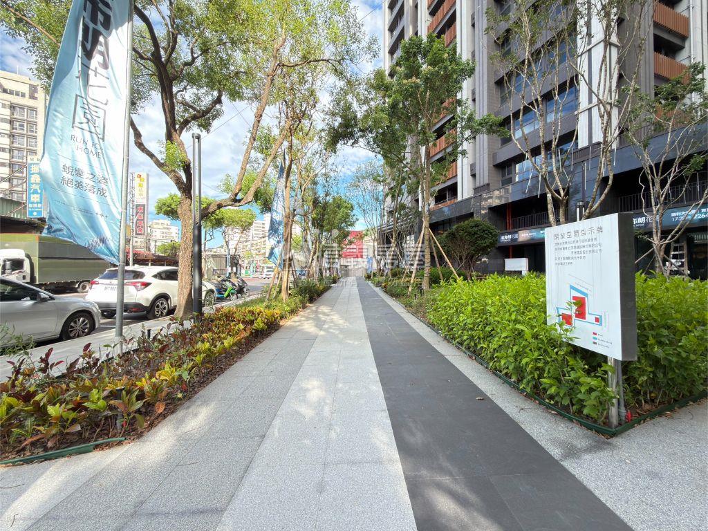 紅布朗三房＋車位房屋室內格局與周邊環境