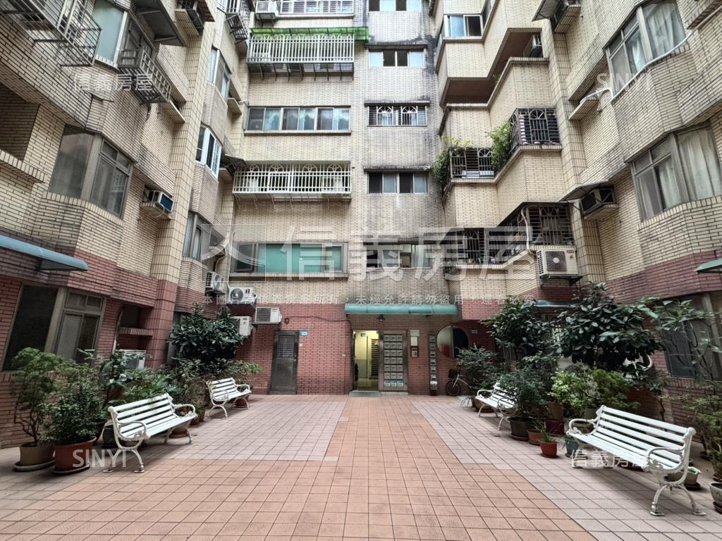 捷運獨立產權平面車位４２房屋室內格局與周邊環境