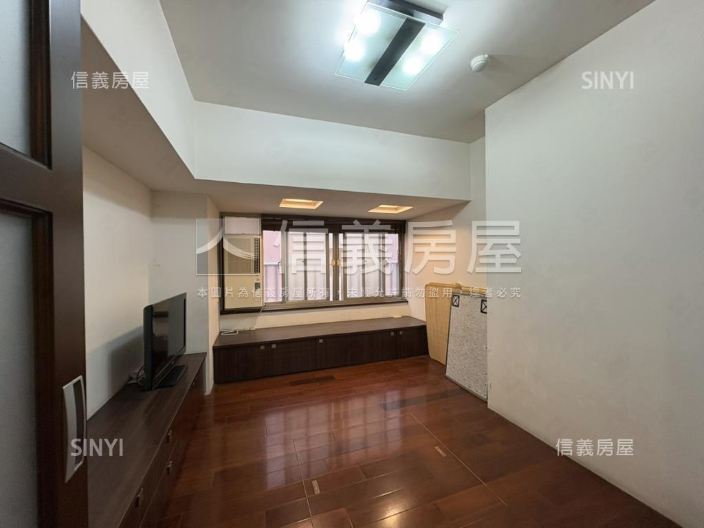潤泰遠景２１山景四房房屋室內格局與周邊環境