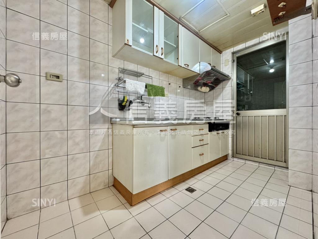 板南線福利國三房車位房屋室內格局與周邊環境