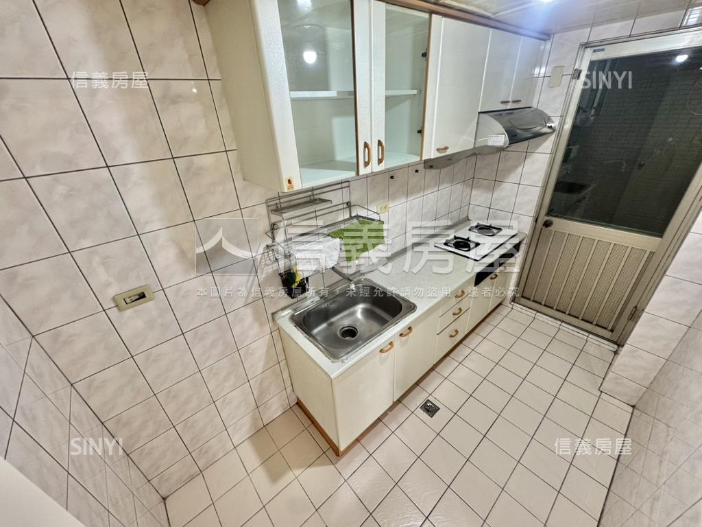 板南線福利國三房車位房屋室內格局與周邊環境