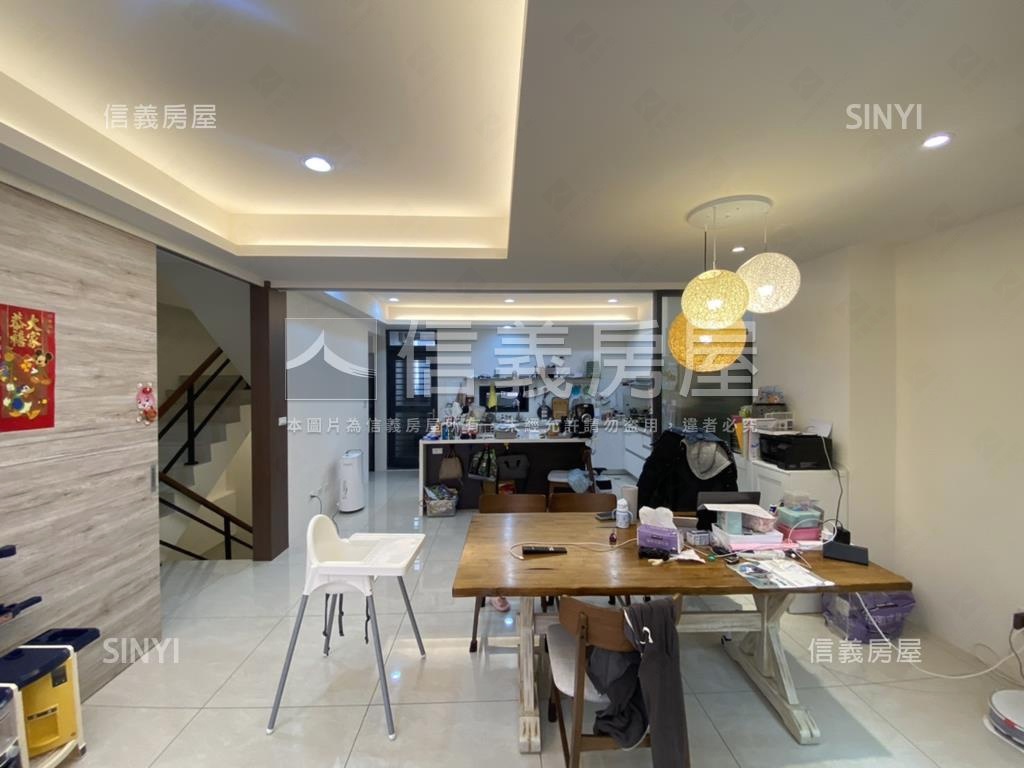 大面寬百坪電梯透天房屋室內格局與周邊環境