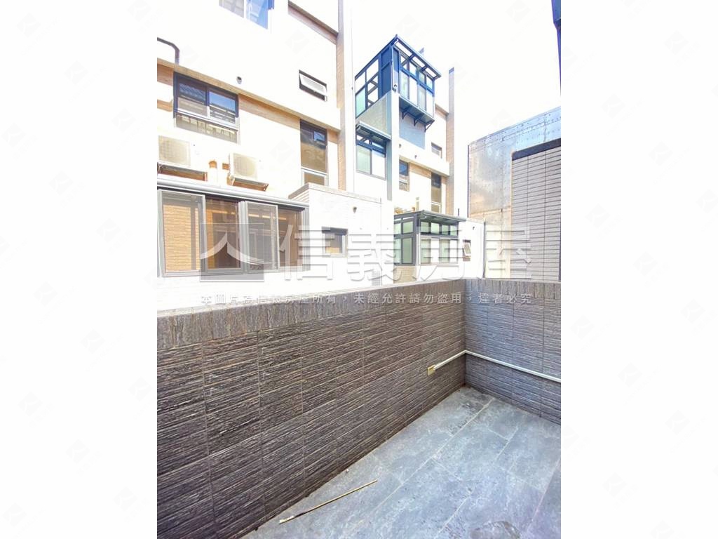 大面寬百坪電梯透天房屋室內格局與周邊環境