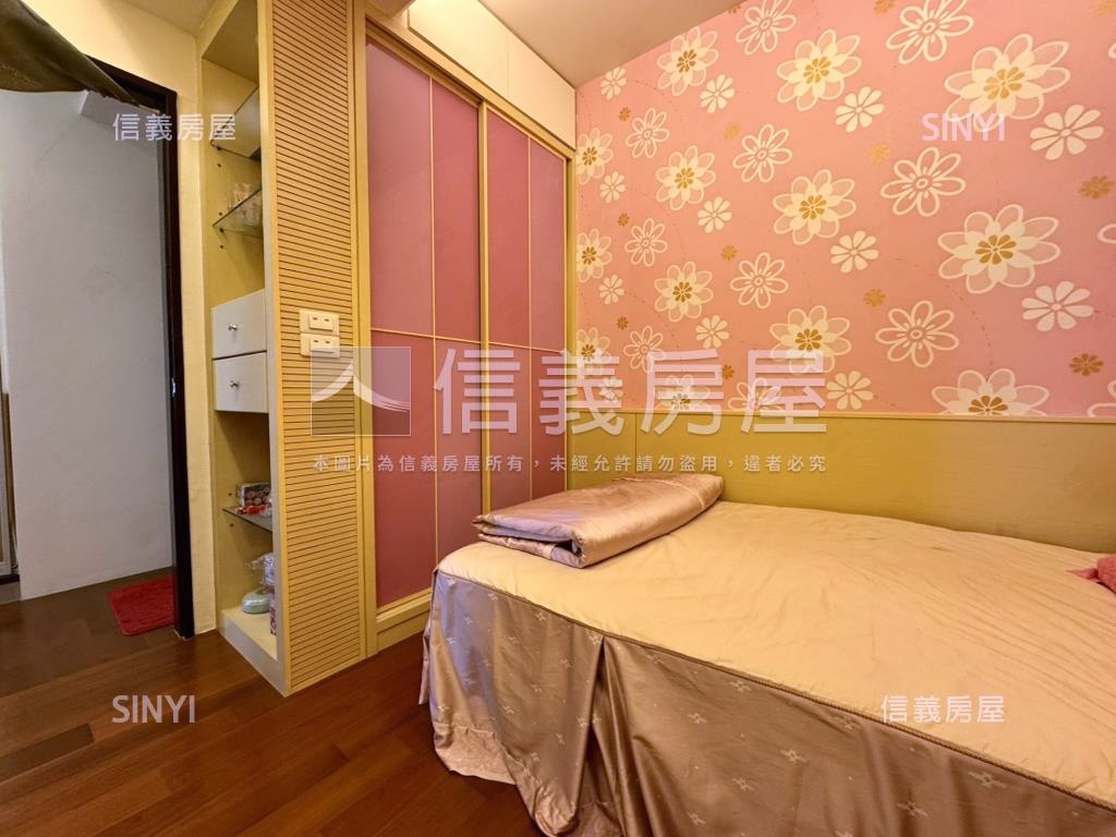 次頂樓北區優質四房雙車房屋室內格局與周邊環境