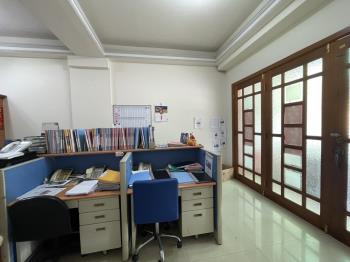 富國路大墅雲集三角窗透店